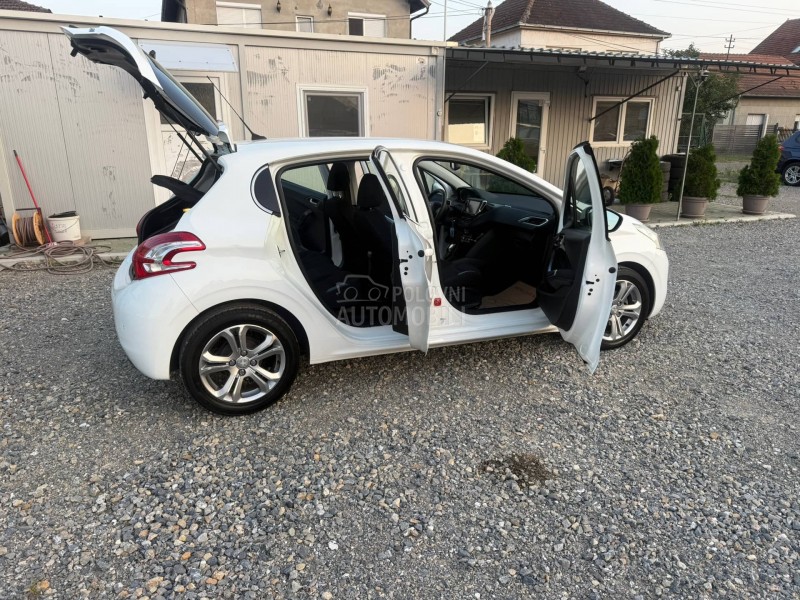 Peugeot 208 1.2 b
