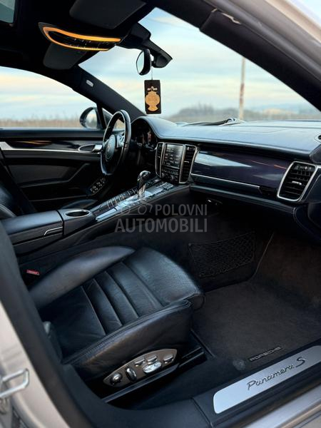 Porsche Panamera S