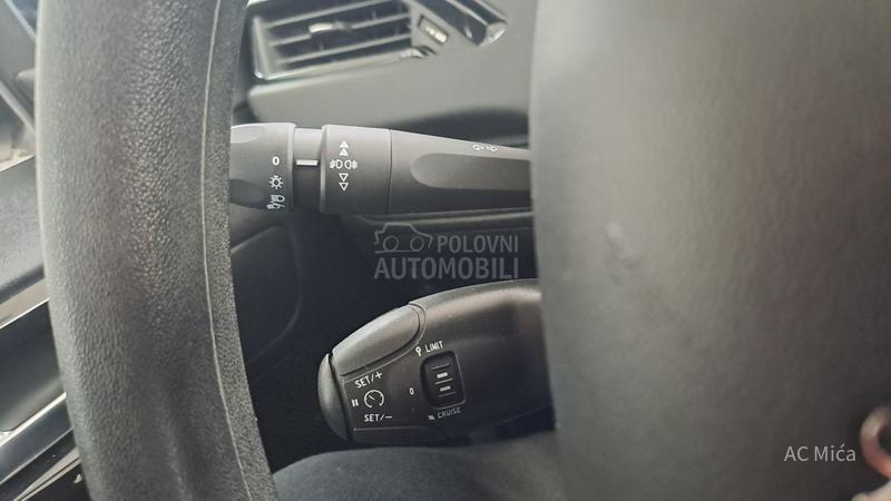 Peugeot 208 1.2NAV LED USB 44000