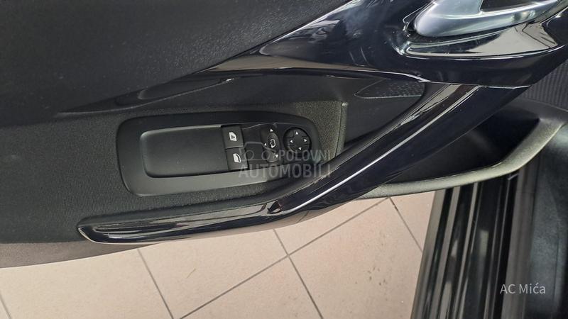 Peugeot 208 1.2NAV LED USB 44000