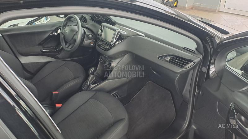 Peugeot 208 1.2NAV LED USB 44000