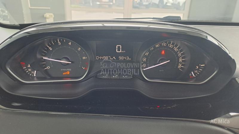 Peugeot 208 1.2NAV LED USB 44000