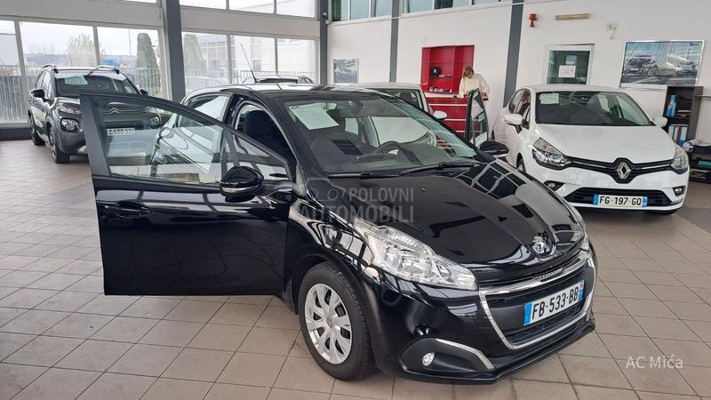 Peugeot 208 1.2NAV LED USB 44000