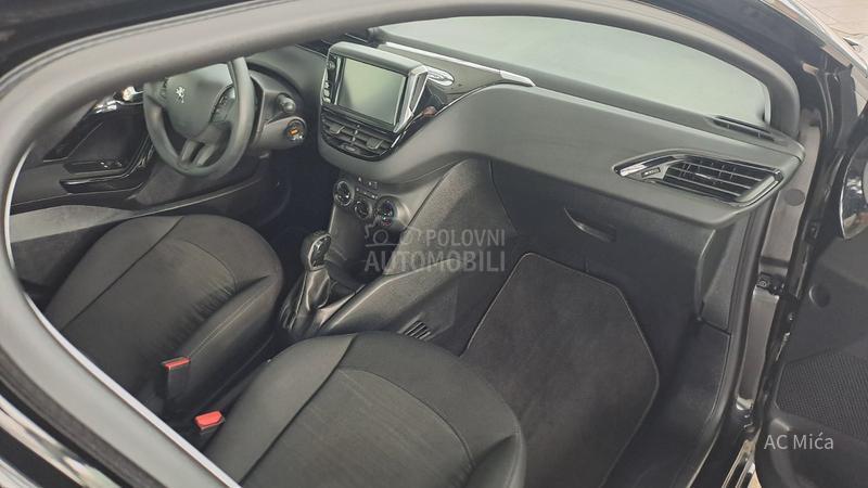 Peugeot 208 1.2NAV LED USB 44000
