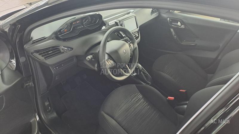 Peugeot 208 1.2NAV LED USB 44000