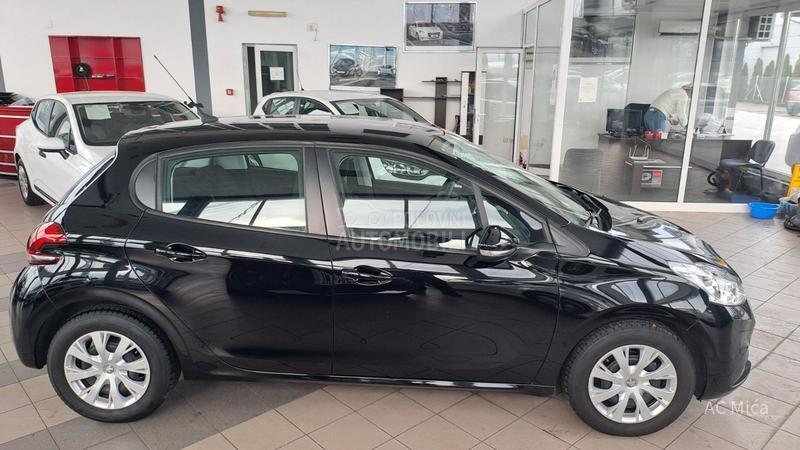 Peugeot 208 1.2NAV LED USB 44000