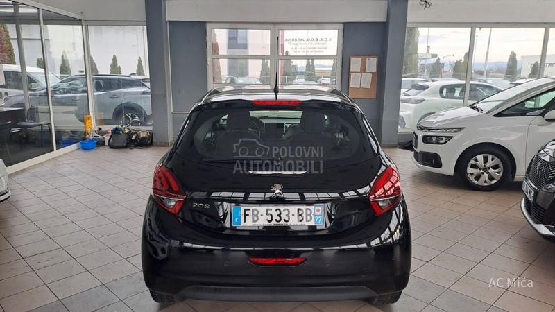Peugeot 208 1.2NAV LED USB 44000