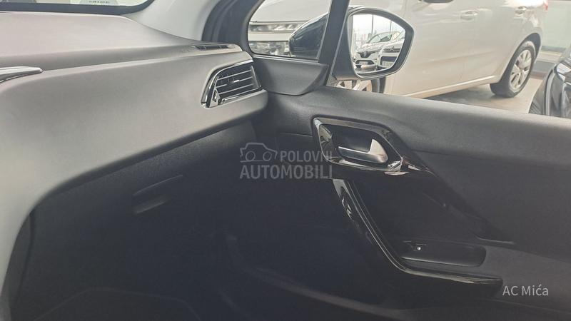 Peugeot 208 1.2NAV LED USB 44000