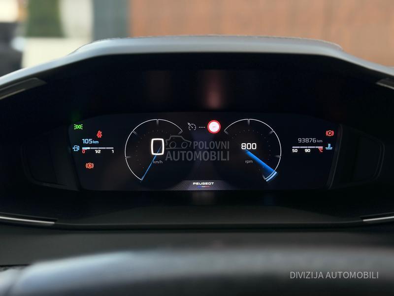 Peugeot 2008 Allure/Kamera/MT6