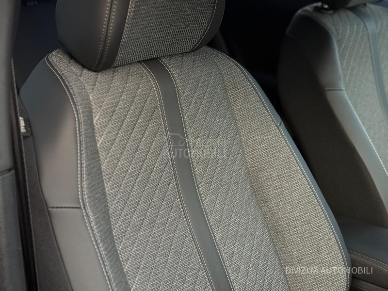 Peugeot 2008 Allure/Kamera/MT6