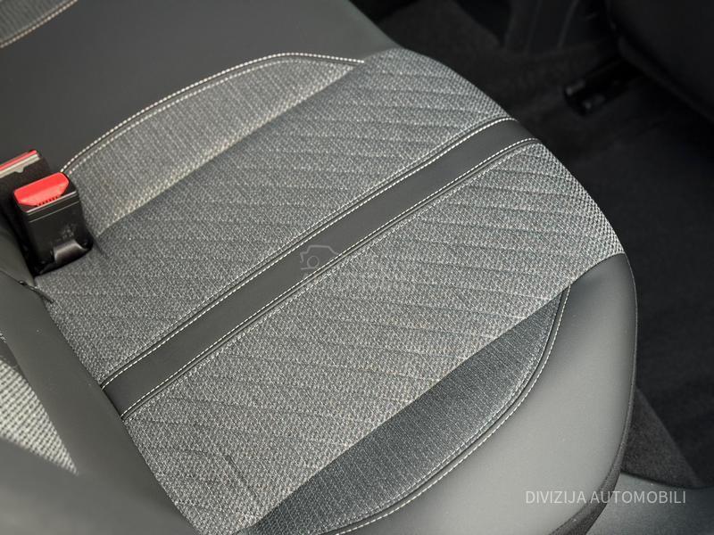 Peugeot 2008 Allure/Kamera/MT6