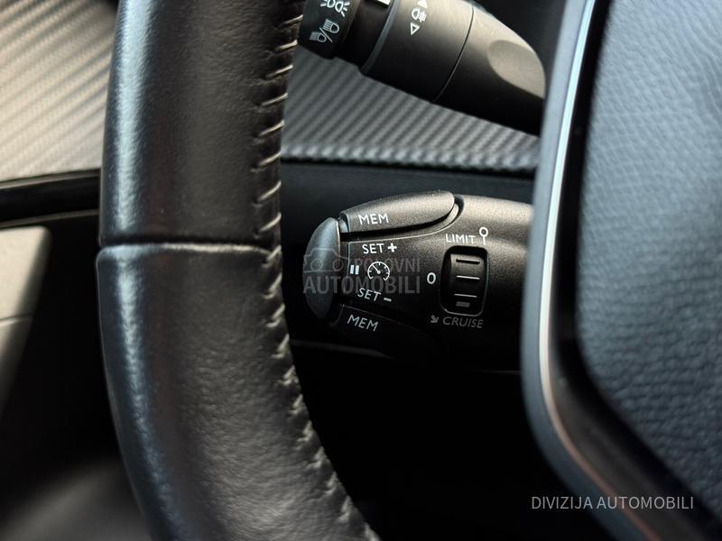 Peugeot 2008 Allure/Kamera/MT6