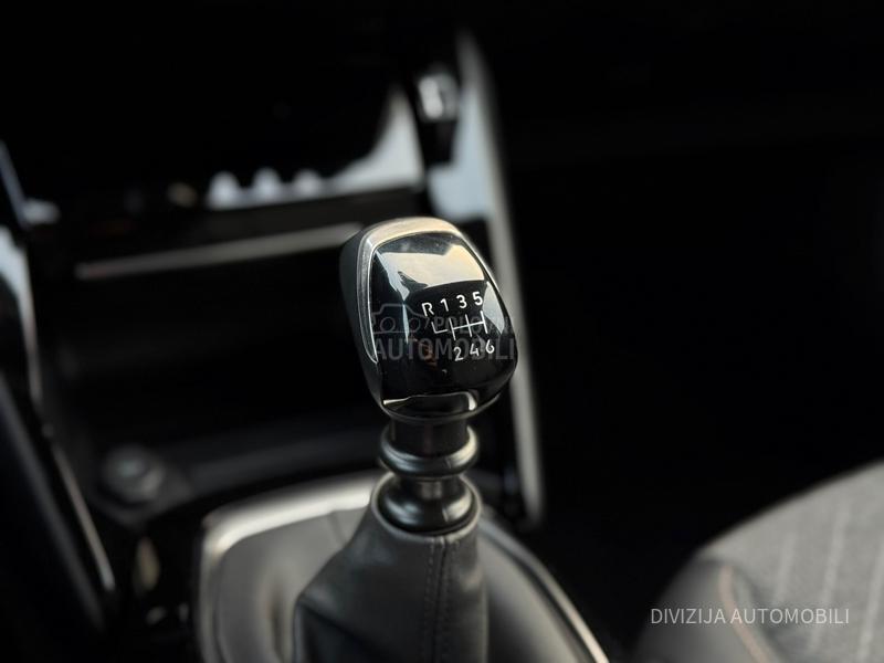 Peugeot 2008 Allure/Kamera/MT6