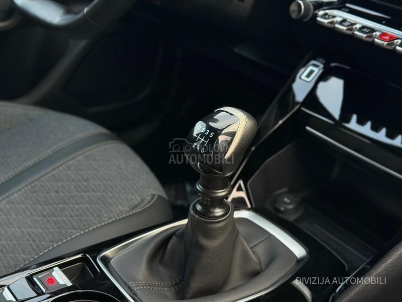 Peugeot 2008 Allure/Kamera/MT6