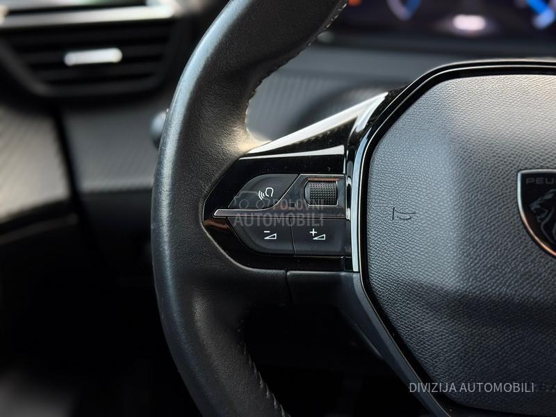 Peugeot 2008 Allure/Kamera/MT6