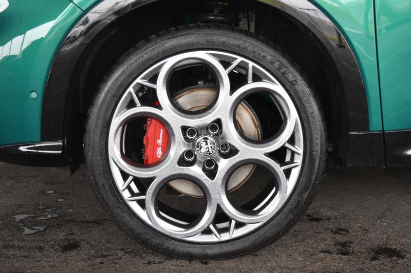 Alfa Romeo Tonale Hybrid Q4 AT