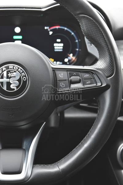 Alfa Romeo Tonale Hybrid Q4 AT