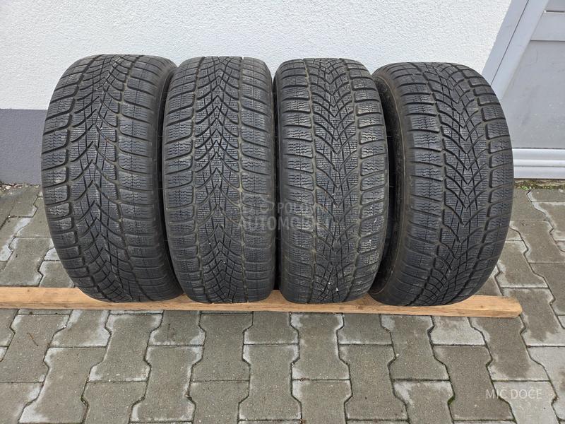 Dunlop 225/55 R17 Zimska