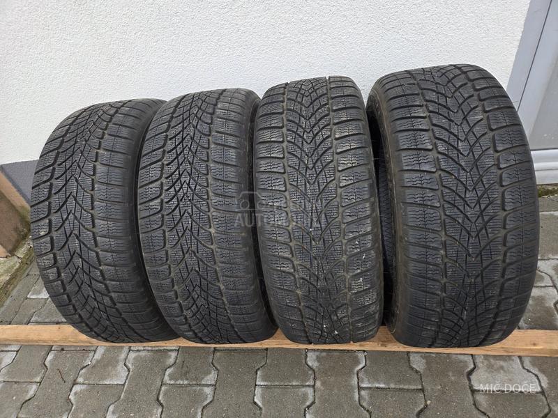 Dunlop 225/55 R17 Zimska