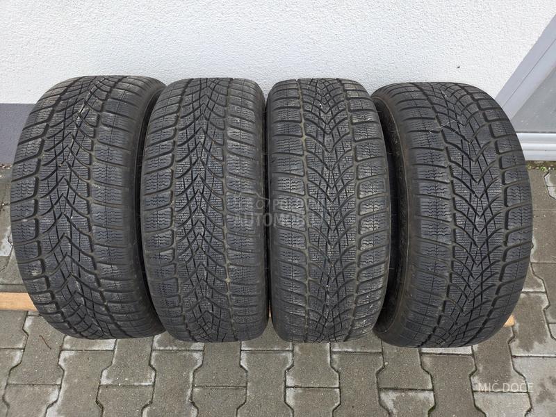Dunlop 225/55 R17 Zimska