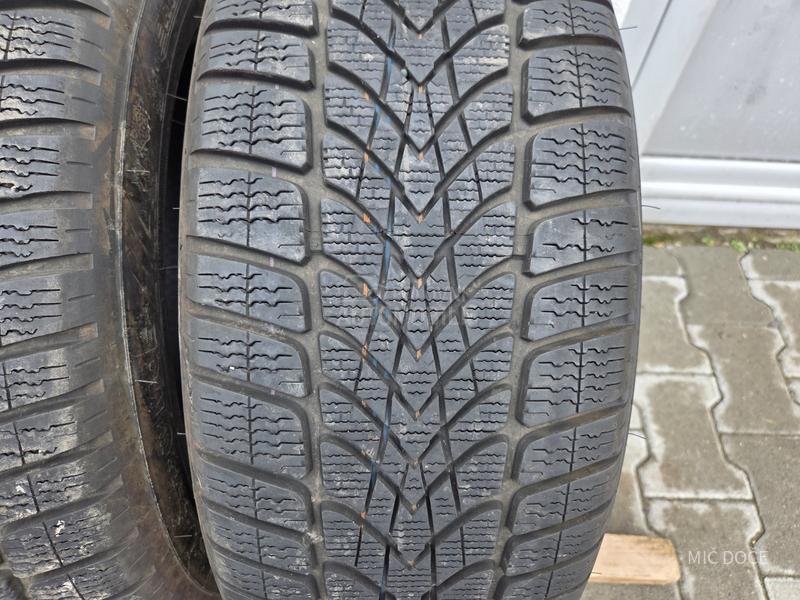 Dunlop 225/55 R17 Zimska