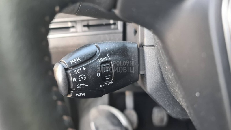 Peugeot 3008 1.5hdi VIRTU/LEDNAV