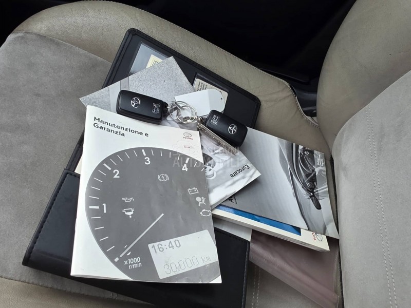 Toyota Avensis 2.0 d4d F U L/SERVI