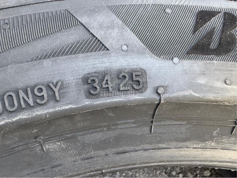 Bridgestone 245/45 R19 Zimska
