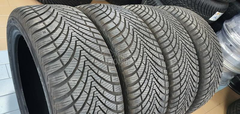 Kumho 225/45 R19 Sve sezone