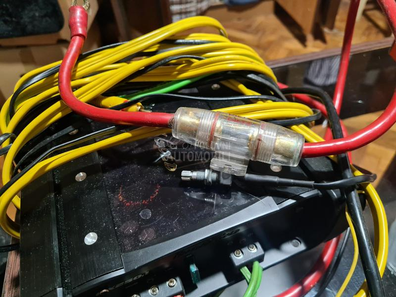 Bass Case 8 sa pojacivacem