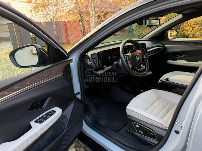 Renault Megane E tech ICONIC