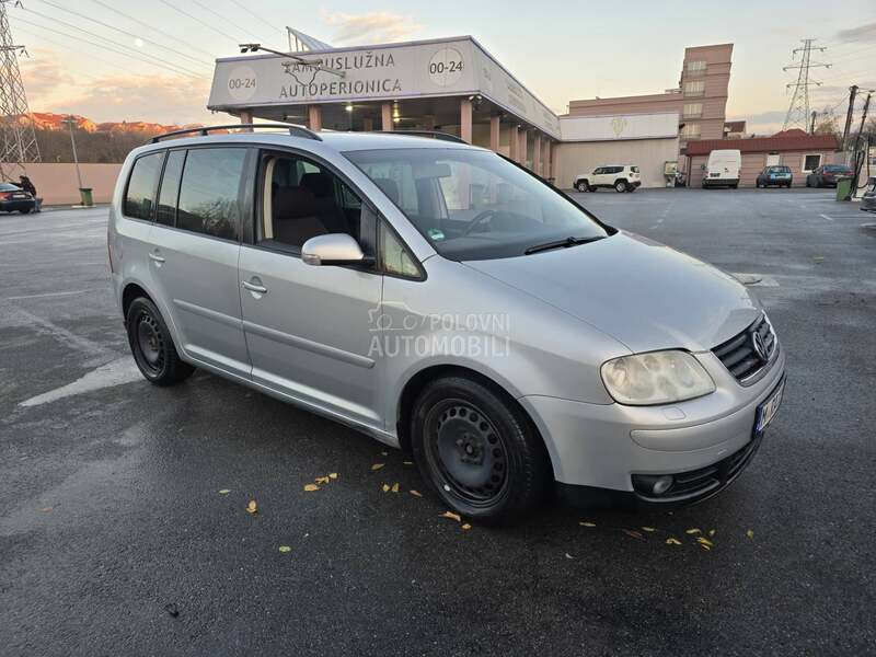 Volkswagen Touran sa tablama