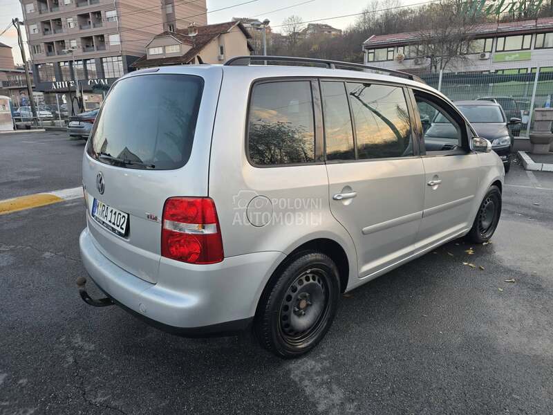Volkswagen Touran sa tablama