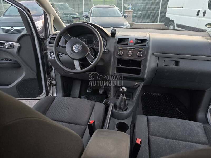 Volkswagen Touran sa tablama