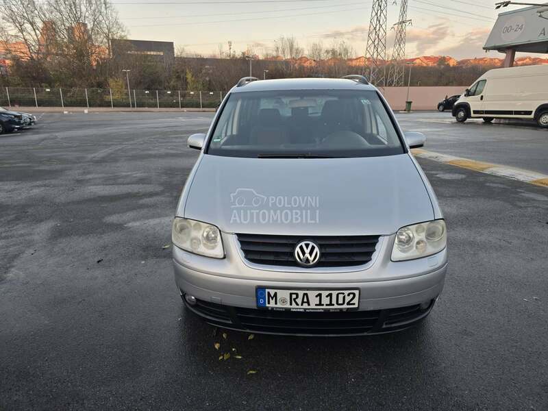 Volkswagen Touran sa tablama