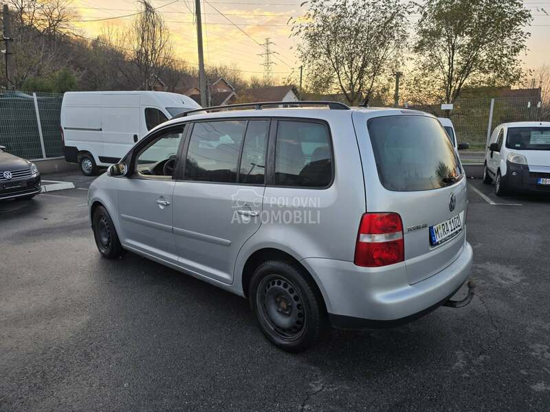 Volkswagen Touran sa tablama
