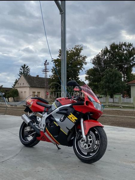 Suzuki gsxr 600 srad