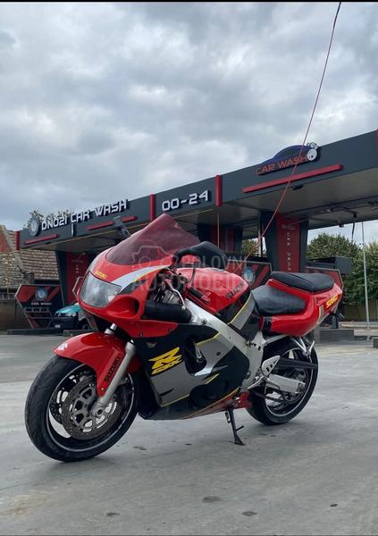 Suzuki gsxr 600 srad