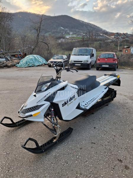 Ski-Doo Summit 800 freeride