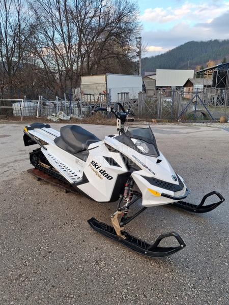 Ski-Doo Summit 800 freeride