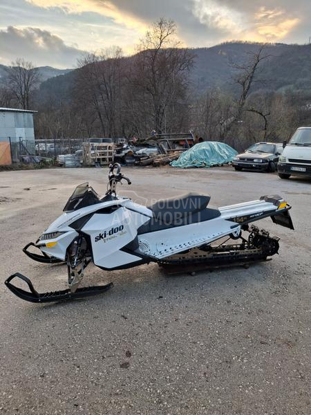 Ski-Doo Summit 800 freeride