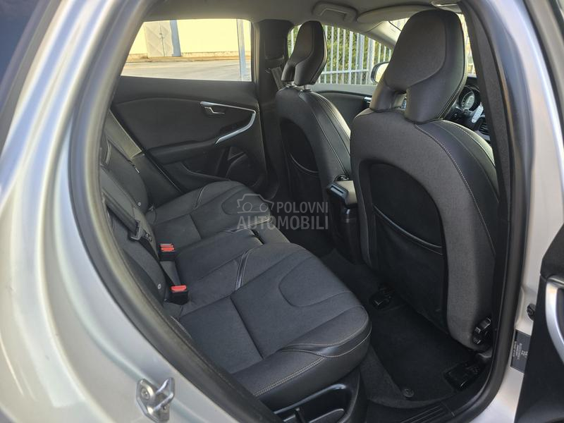 Volvo V40 CROSS COUNTRY 1.6D