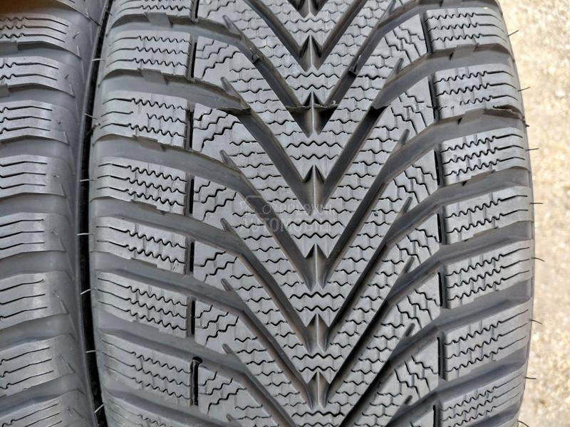 Vredestein 195/45 R16 Zimska