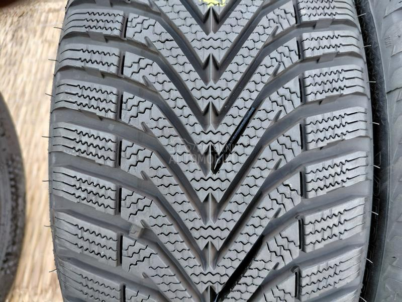 Vredestein 195/45 R16 Zimska