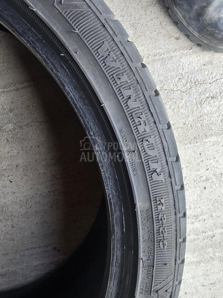 Ostalo 235/35 R19 Letnja
