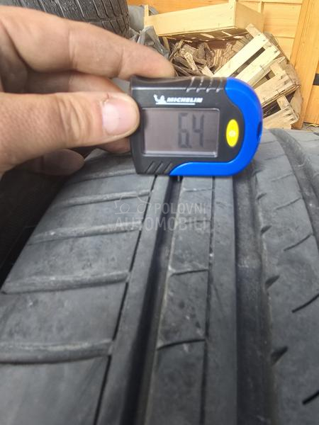 Ostalo 235/35 R19 Letnja