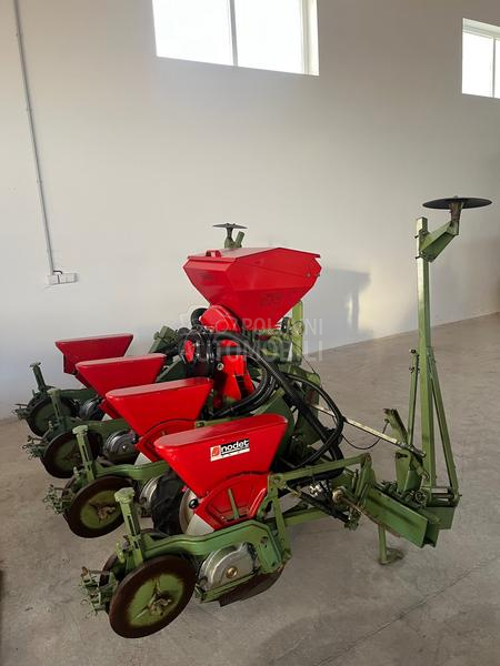 Nodet Pneumassem Više komada široka creva