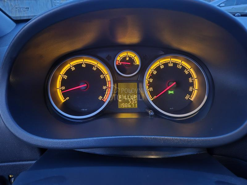 Opel Corsa D 1.4i CH