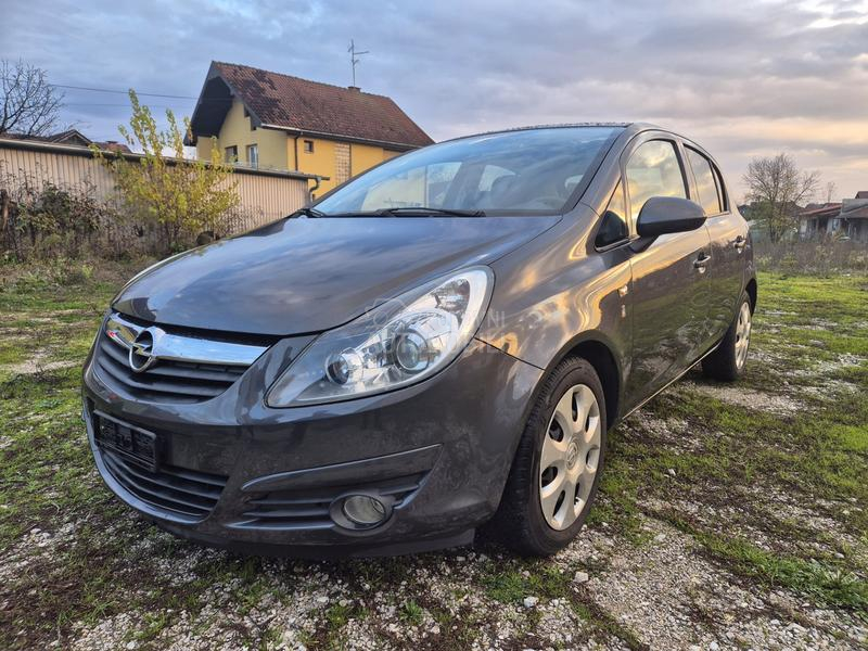Opel Corsa D 1.4i CH