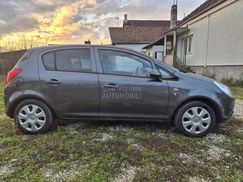 Opel Corsa D 1.4i CH